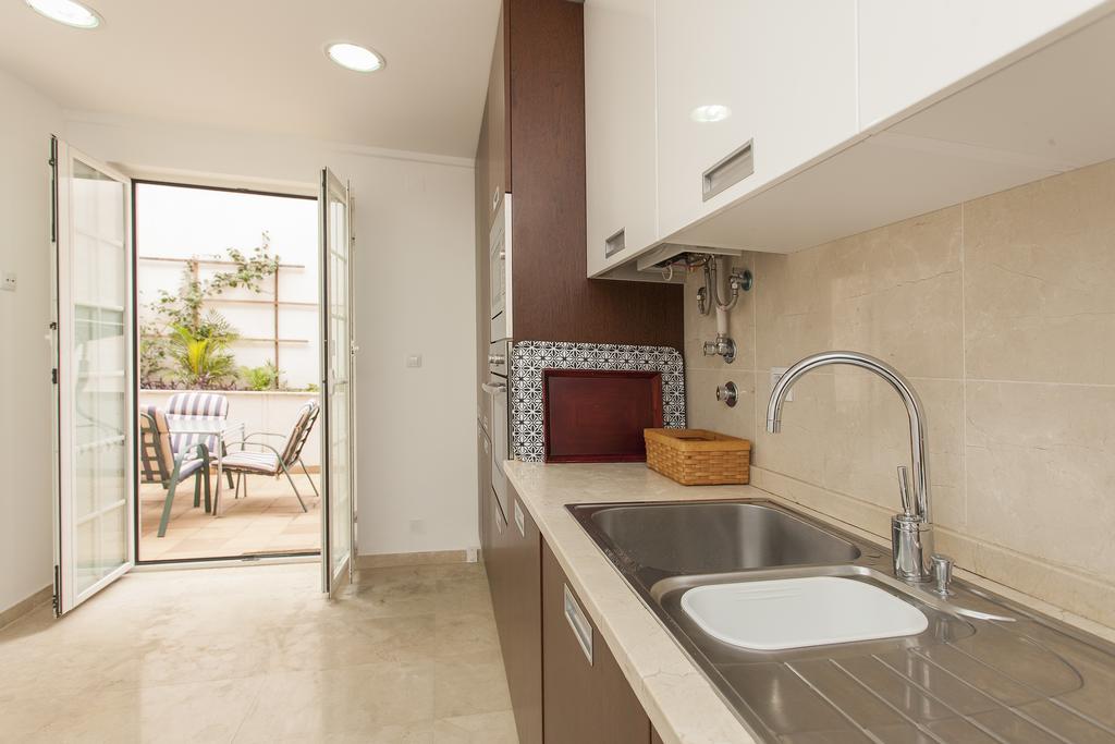 Bairrus Lisbon Apartments - Alfama II Room photo